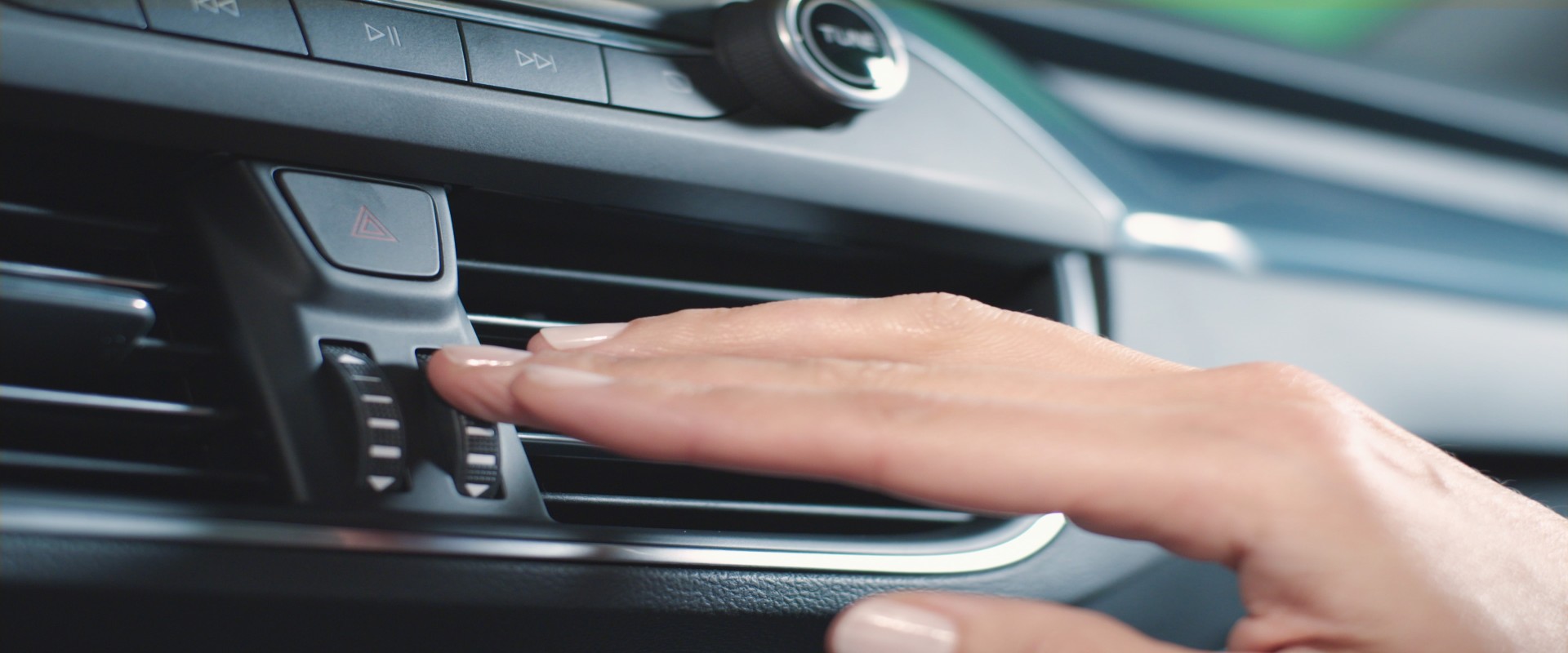 Die Wichtigkeit der jährlichen Reinigung von Pollenfilterbox und Verdampfer: Ein Muss für gesunde Luft im Auto