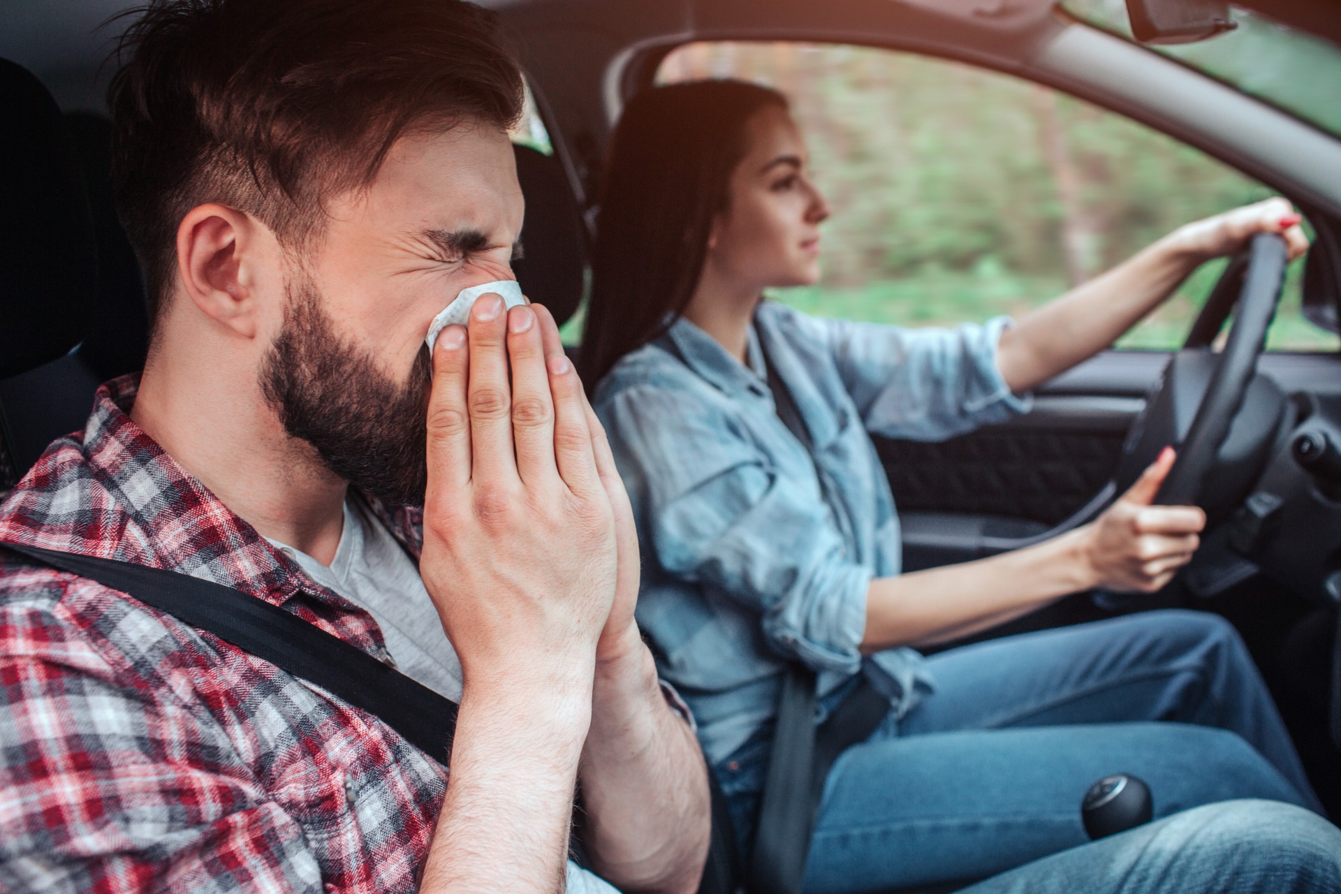 De reiniging van de airconditioning in de auto is belangrijk voor mensen met een allergie